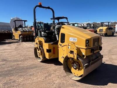 Caterpillar CB4.0 Smooth Drum Roller Compactor