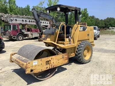Caterpillar CS323C Smooth Drum Roller Compactor