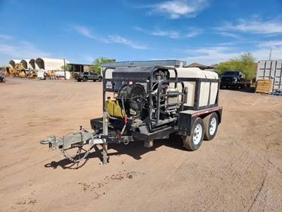 MI-T-M HS-3006-0MDK-UR Water Tank Trailer