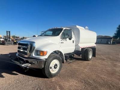 Ford F-750 2000 Gallon Water Truck - 215HP, 5 Speed Automatic