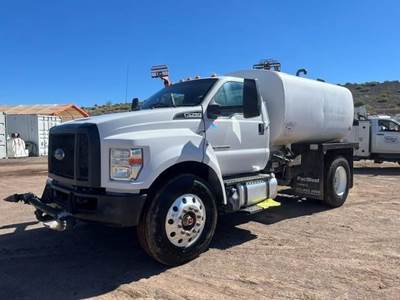 Ford F-750 2000 Gallon Water Truck - 270HP