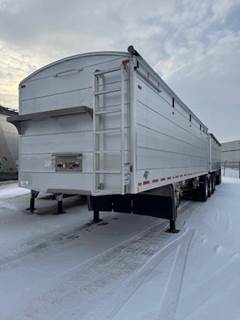 Titan 28/28'6" FT Tri Axle Hopper / Grain Trailer - Air Ride