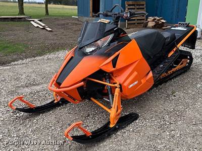 2014 Arctic Cat M8000 Snowmobile