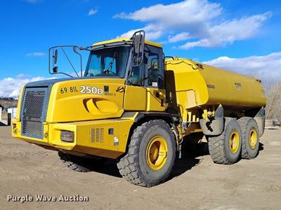 2003 John Deere 250D Series Ii Water Wagon