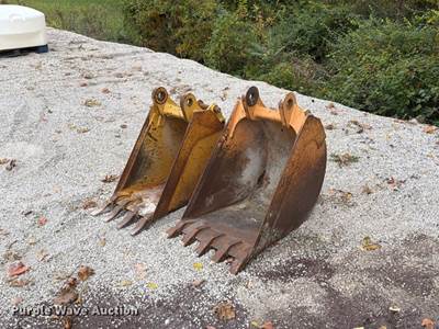 (2) Backhoe Buckets