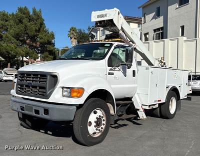 2001 Ford F650 Super Duty Bucket Truck