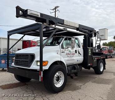 2000 Ford F750 Super Duty Ext. Cab Forestry Bucket Truck