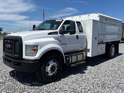 2016 Ford F750 Super Duty Chipper Truck