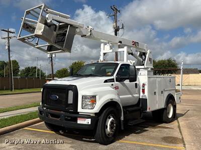 2017 Ford F750 Bucket Truck
