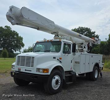 2000 International 4900 Bucket Truck