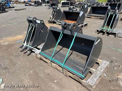 (2) CNH Industrial CNH33.37 Excavator Buckets