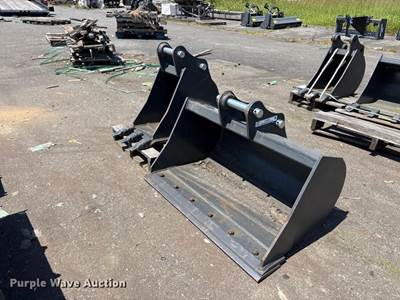 (2) CNH Industrial CNH33.37 Excavator Buckets