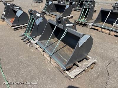 (2) CNH Industrial CNH33.37 Excavator Buckets