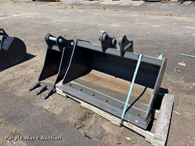 (2) CNH Industrial CNH33.37 Excavator Buckets
