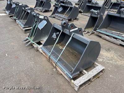 (2) CNH Industrial CNH33.37 Excavator Buckets