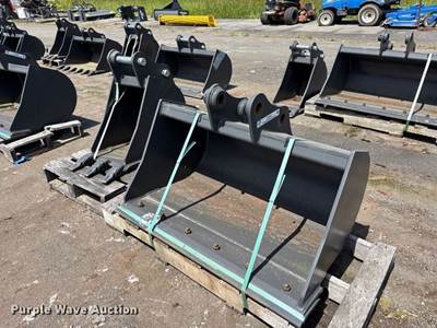 (2) CNH Industrial CNH33.37 Excavator Buckets