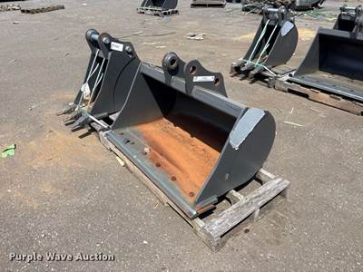 (2) CNH Industrial CNH33.37 Excavator Buckets