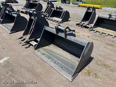 (2) CNH Industrial CNH33.37 Excavator Buckets