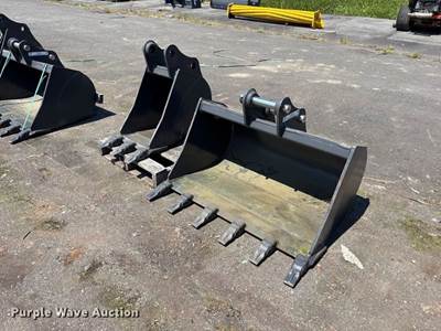 (2) CNH Industrial CNH33.37 Excavator Buckets