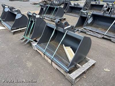(2) CNH Industrial CNH33.37 Excavator Buckets