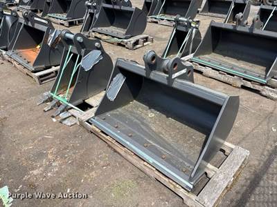 (2) CNH Industrial CNH33.37 Excavator Buckets