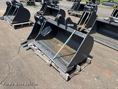 (2) CNH Industrial CNH33.37 Excavator Buckets