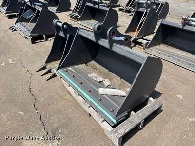 (2) CNH Industrial CNH33.37 Excavator Buckets