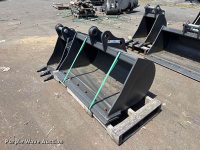 (2) CNH Industrial CNH33.37 Excavator Buckets