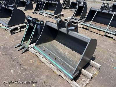 (2) CNH Industrial CNH33.37 Excavator Buckets