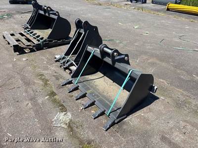 (2) CNH Industrial CNH33.37 Excavator Buckets