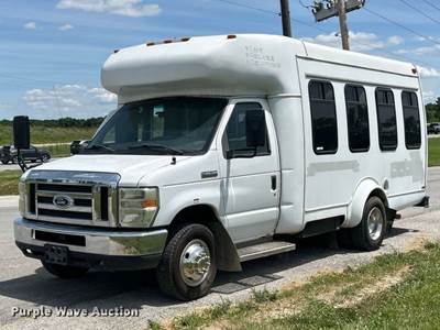 2009 Ford E350 Super Duty Shuttle Bus