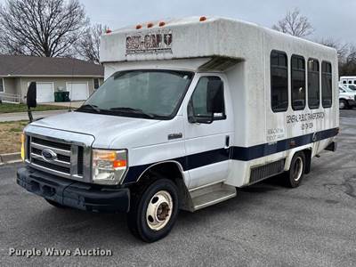 2009 Ford E350 Super Duty Shuttle Bus