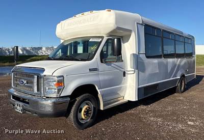 2016 Ford E450 Super Duty Shuttle Bus