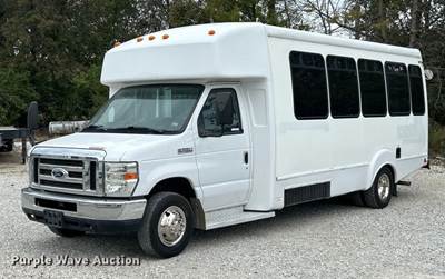 2009 Ford E450 Super Duty Shuttle Bus