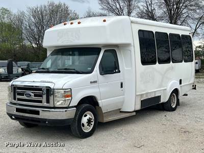 2009 Ford E450 Super Duty Shuttle Bus