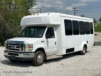 2011 Ford E450 Super Duty Shuttle Bus