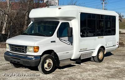 2006 Ford E350 Super Duty Shuttle Bus