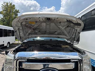 2016 Ford F550 Super Duty Shuttle Bus