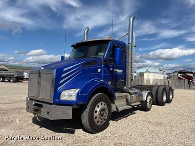 2015 Kenworth T880 Semi Truck