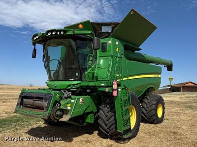 2012 John Deere S680 Combine