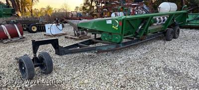 John Deere 843 Corn Head