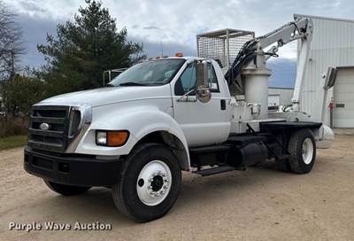 2004 Ford F750 Crane Truck