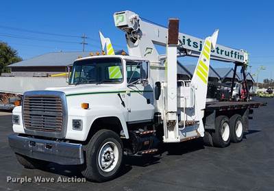 1995 Ford LT8000 Crane Truck