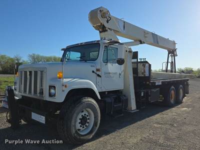 2001 International 2554 Crane Truck