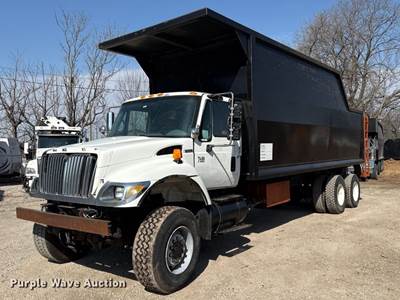 2005 International 7400 Grapple Crane Truck
