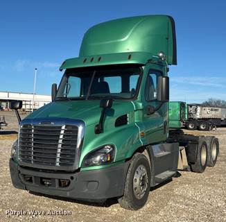 2019 Freightliner Cascadia 113 Semi Truck
