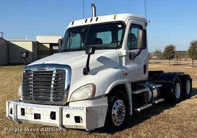 2015 Freightliner Cascadia 125 Semi Truck