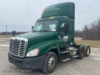 2017 Freightliner Cascadia 125 Semi Truck