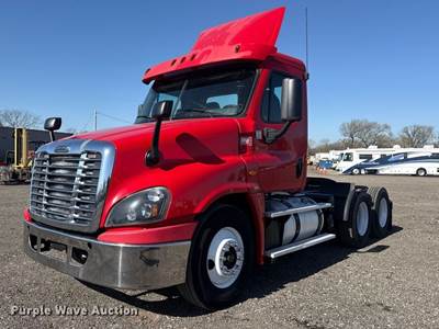 2015 Freightliner Cascadia 125 Semi Truck