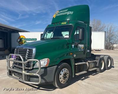 2017 Freightliner Cascadia 125 Semi Truck